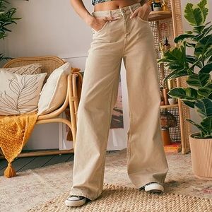 URBAN OUTFITTERS TAN JEANS